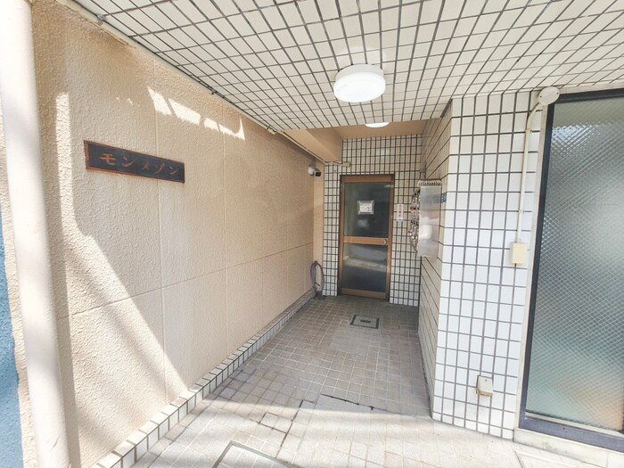 物件外観写真2　(エントランス部分)