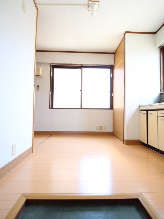 物件内観写真10　(玄関)