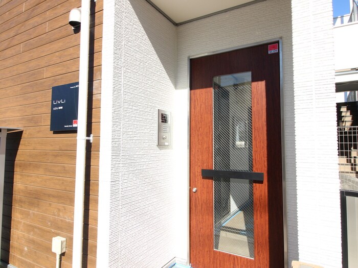 物件外観写真2　(エントランス部分)