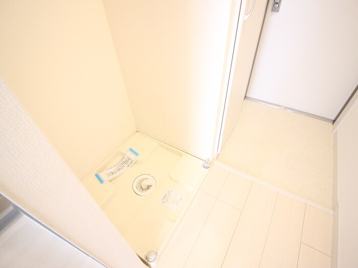 物件内観写真12　(洗濯機置場)