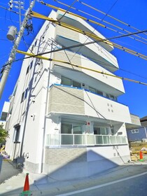 プレゾンアトワⅢの外観写真