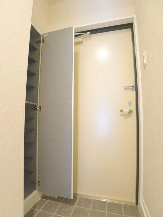 物件内観写真18　(玄関)
