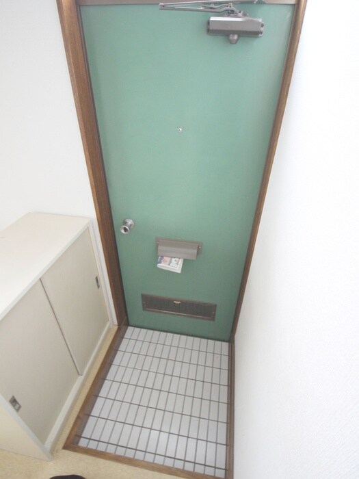 物件内観写真5　(玄関)