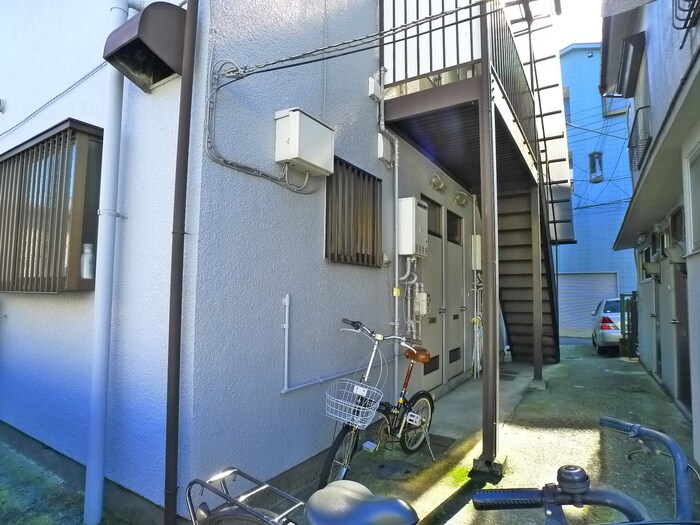 物件外観写真4　(エントランス部分)