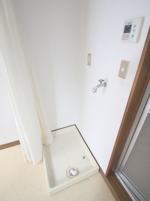 物件内観写真15　(洗濯機置場)