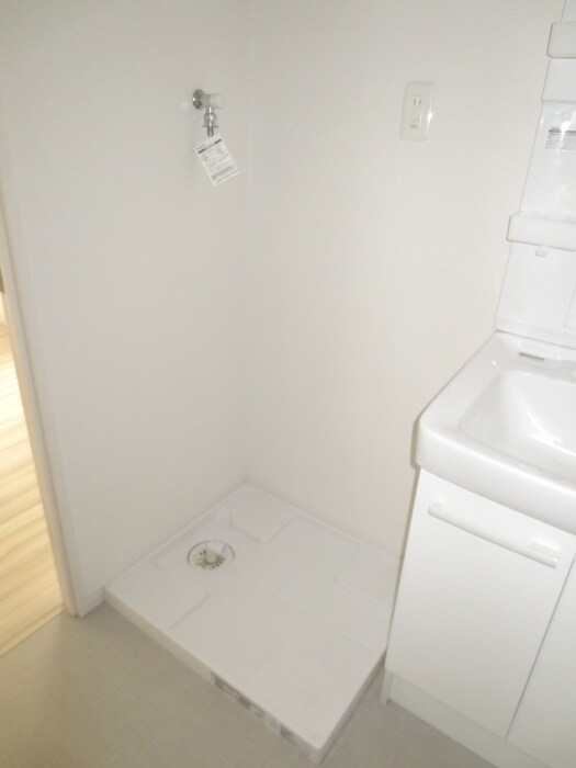 物件内観写真12　(洗濯機置場)