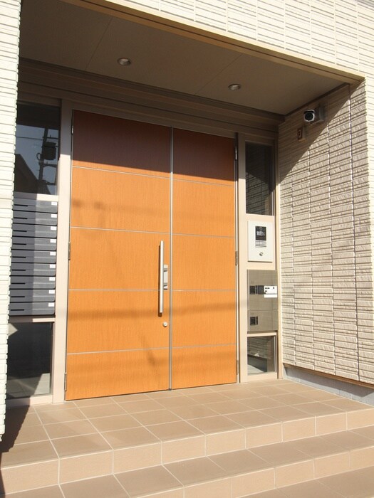 物件外観写真3　(エントランス部分)