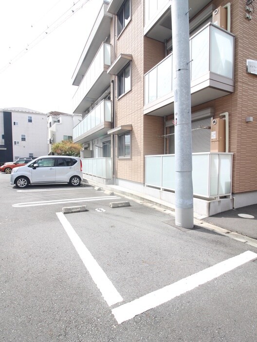 物件外観写真5　(駐車場)