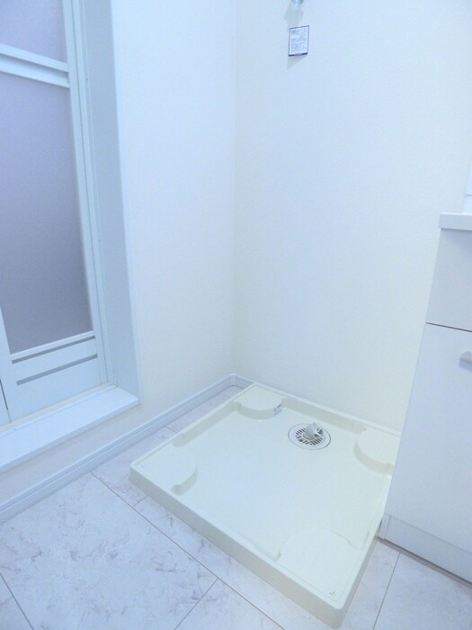 物件内観写真15　(洗濯機置場)