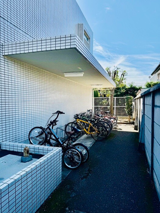 物件外観写真5　(駐輪場)