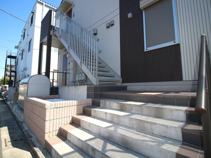 物件外観写真4　(エントランス部分)