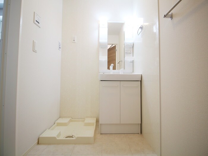 物件内観写真15　(洗濯機置場)