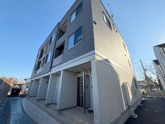 物件外観写真2　(エントランス部分)