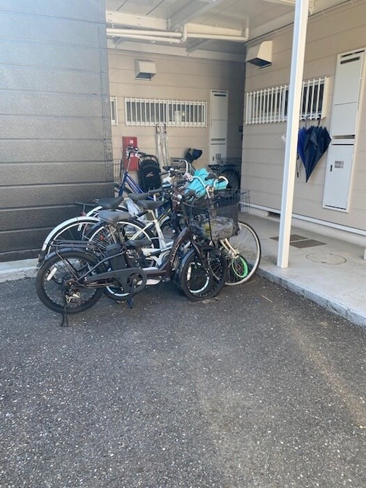 物件外観写真3　(駐輪場)