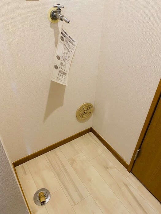 物件内観写真12　(洗濯機置場)