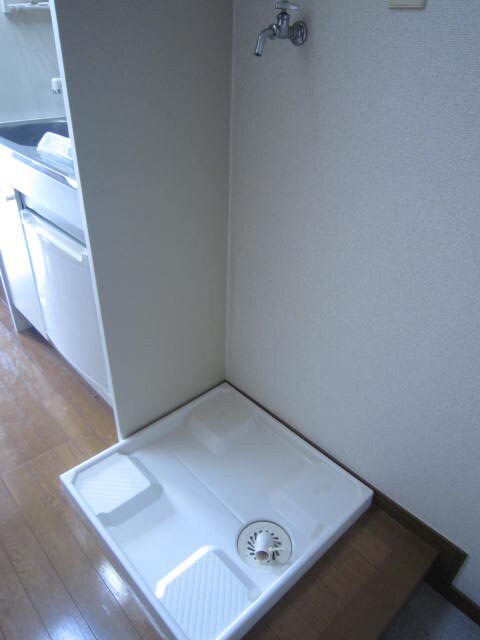 物件内観写真14　(洗濯機置場)