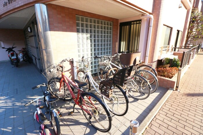 物件外観写真2　(駐輪場)