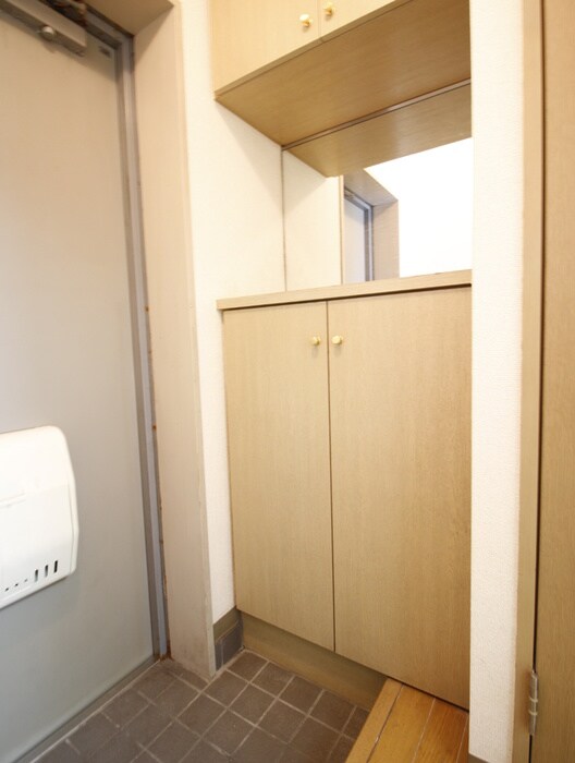 物件内観写真16　(玄関)