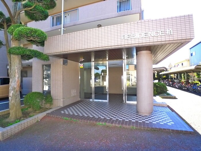 物件外観写真2　(エントランス部分)