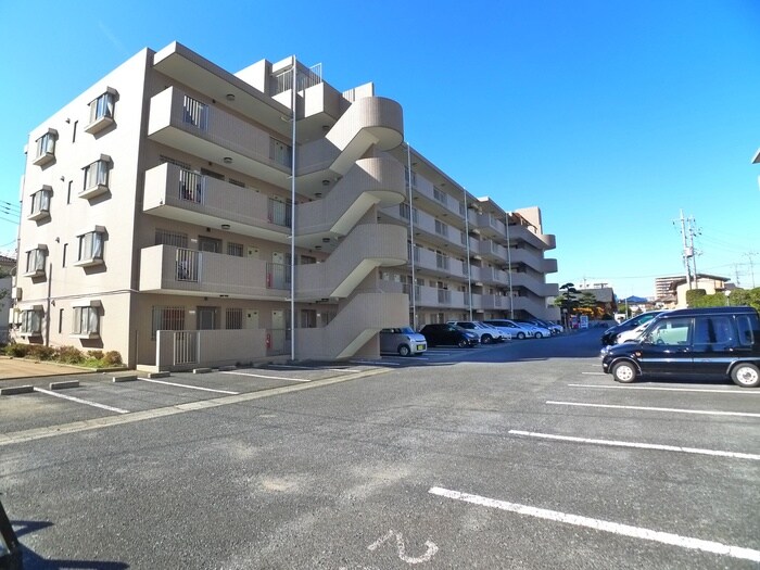 物件外観写真3　(駐車場)