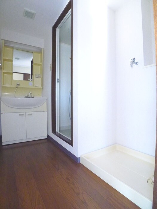 物件内観写真15　(洗濯機置場)