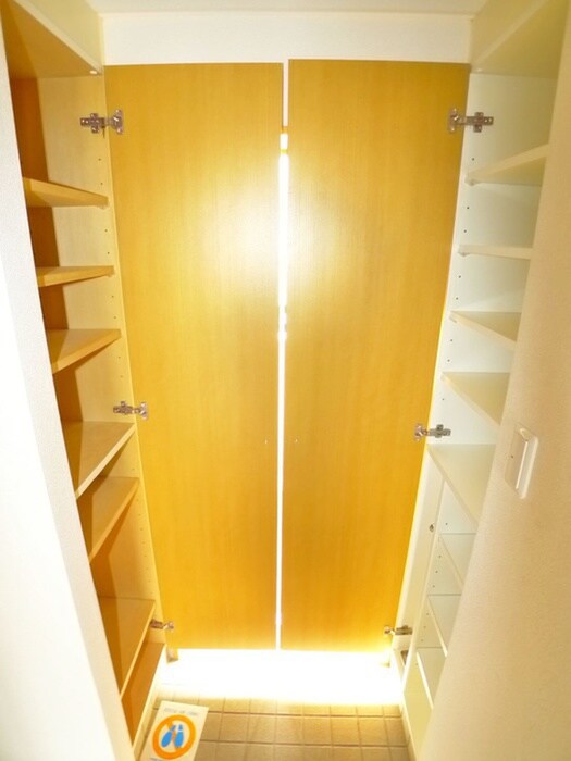 物件内観写真12　(収納)