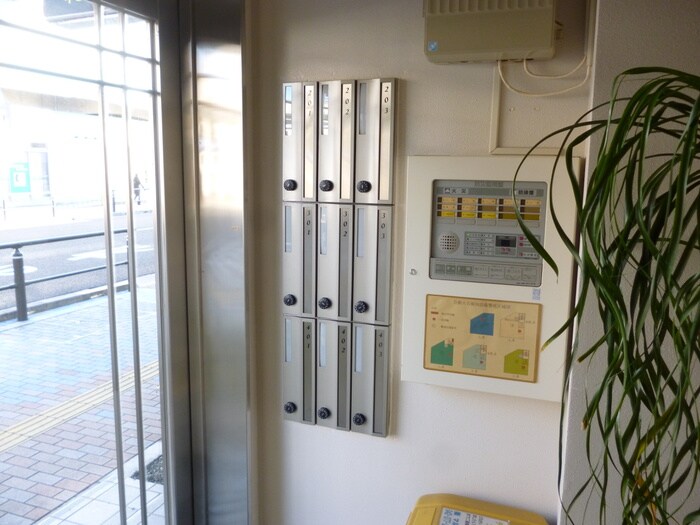 物件外観写真5　(エントランス部分)