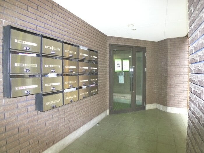 物件外観写真2　(エントランス部分)