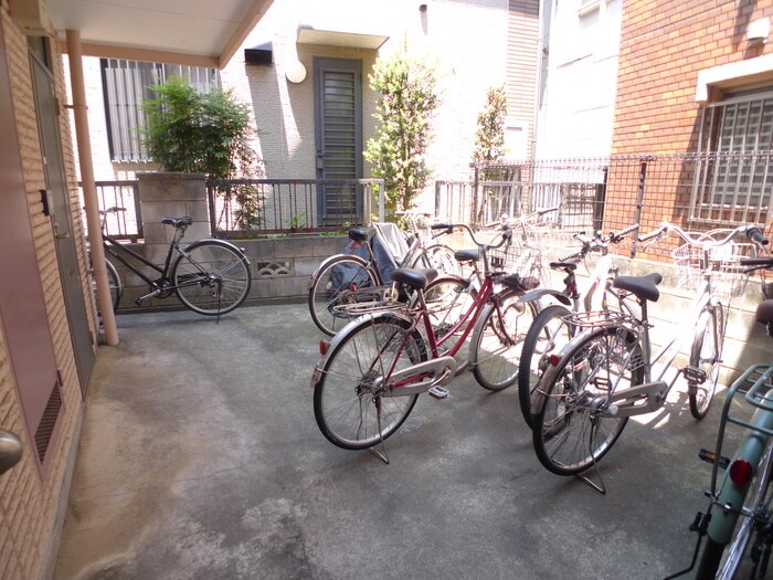 物件外観写真3　(駐輪場)