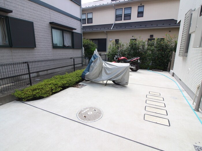 物件外観写真5　(駐輪場)