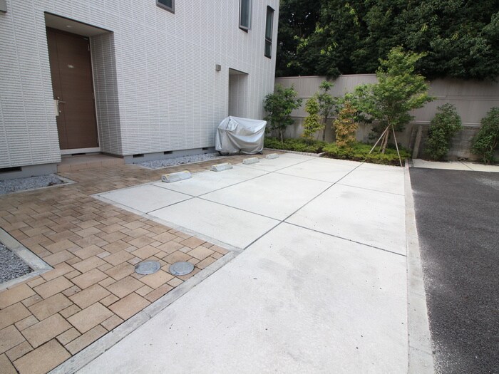 物件外観写真6　(駐車場)