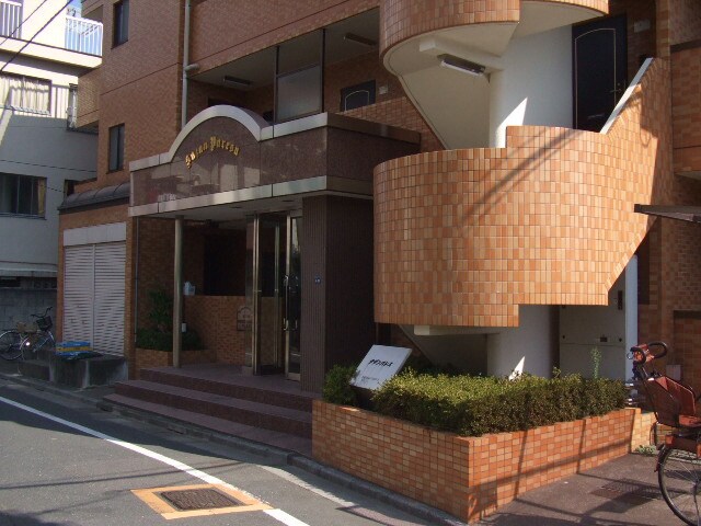 物件外観写真3　(エントランス部分)