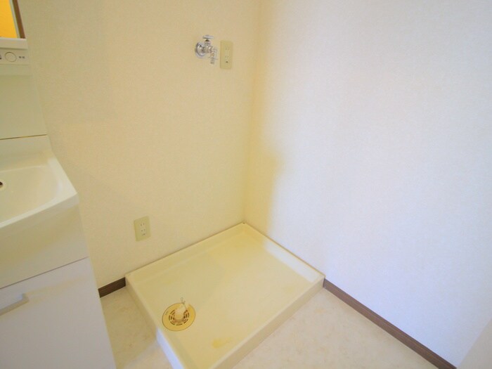 物件内観写真18　(洗濯機置場)