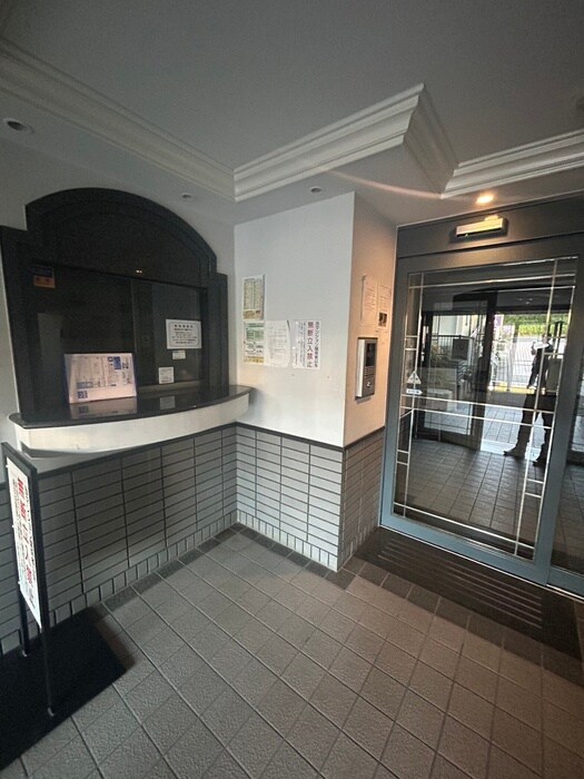 物件外観写真3　(エントランス部分)