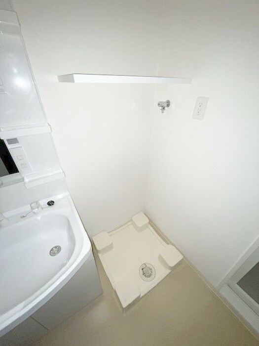 物件内観写真16　(洗濯機置場)