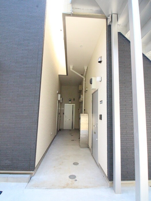 物件外観写真4　(エントランス部分)