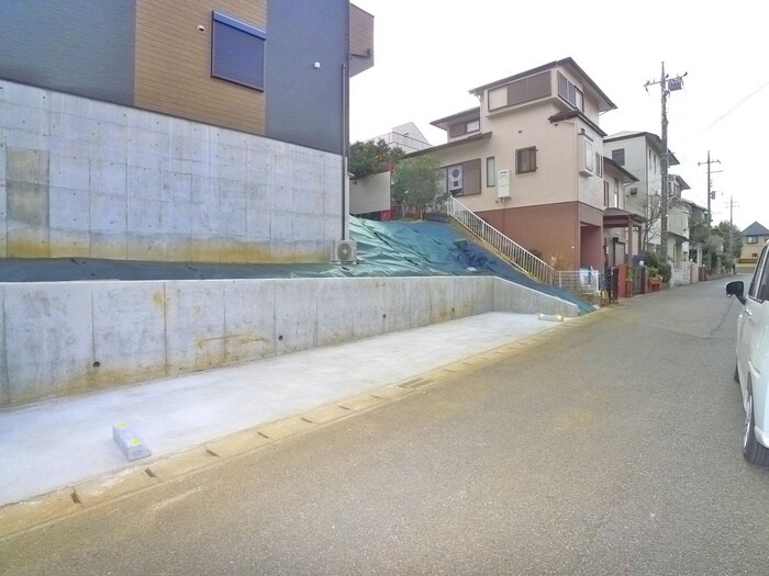 物件外観写真2　(駐車場)