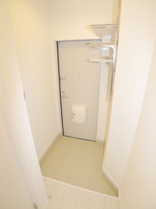 物件内観写真16　(玄関)