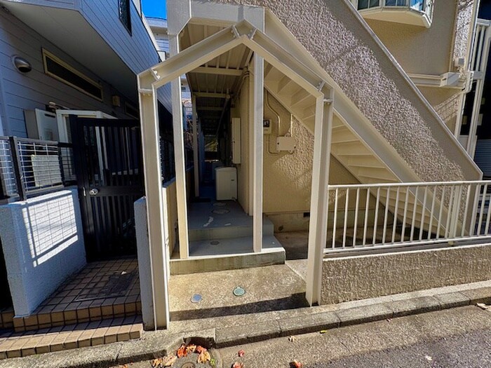 物件外観写真2　(エントランス部分)