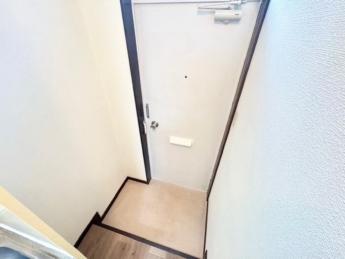 物件内観写真16　(玄関)