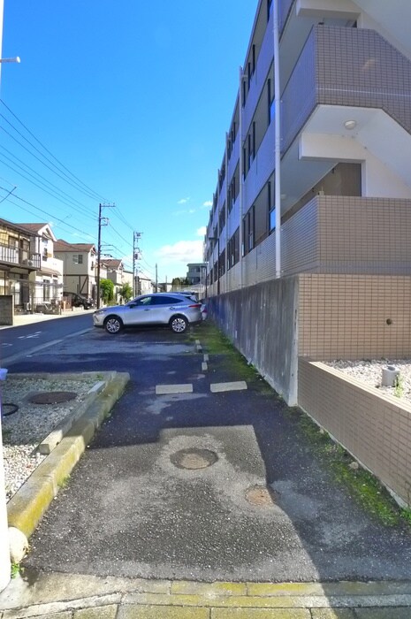 物件外観写真3　(駐車場)