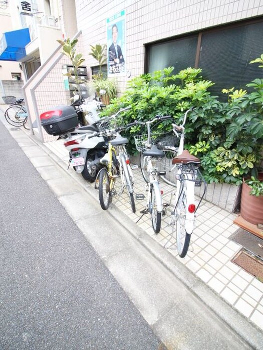 物件外観写真5　(エントランス部分)