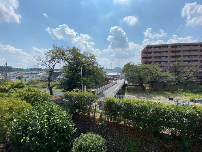 物件内観写真8　(室内からの展望)