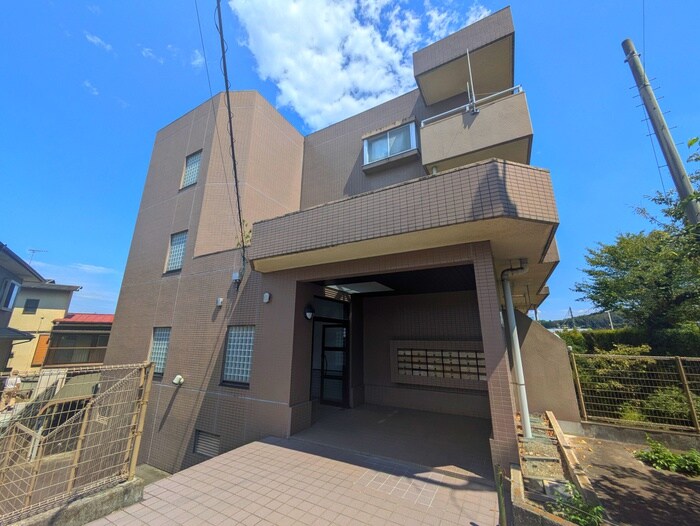 物件外観写真4　(エントランス部分)