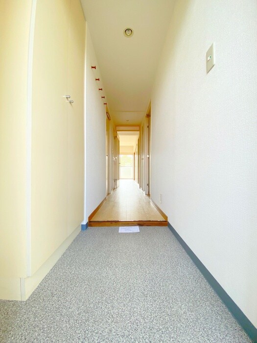 物件内観写真10　(玄関)