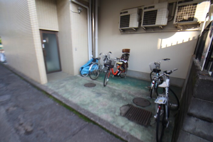 物件外観写真4　(駐輪場)