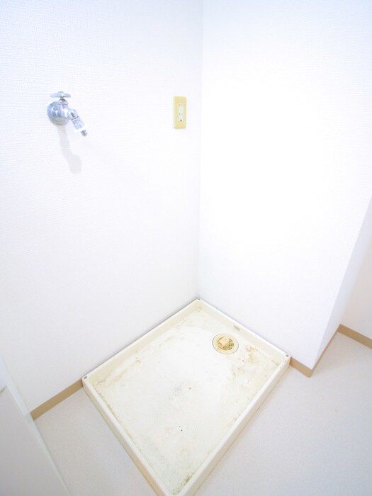 物件内観写真15　(洗濯機置場)