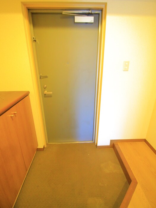 物件内観写真18　(玄関)
