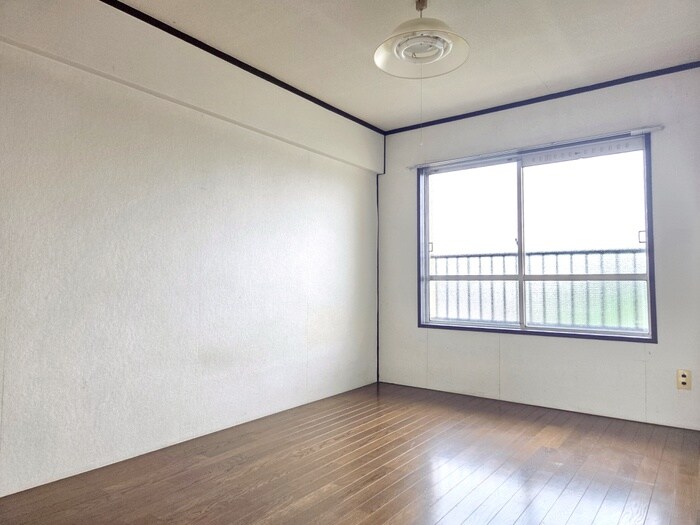 物件内観写真5　(室内からの展望)