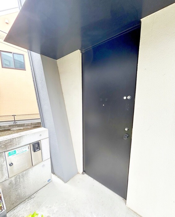 物件外観写真4　(エントランス部分)